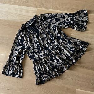 Entro Black and Tan Tiered Top Small